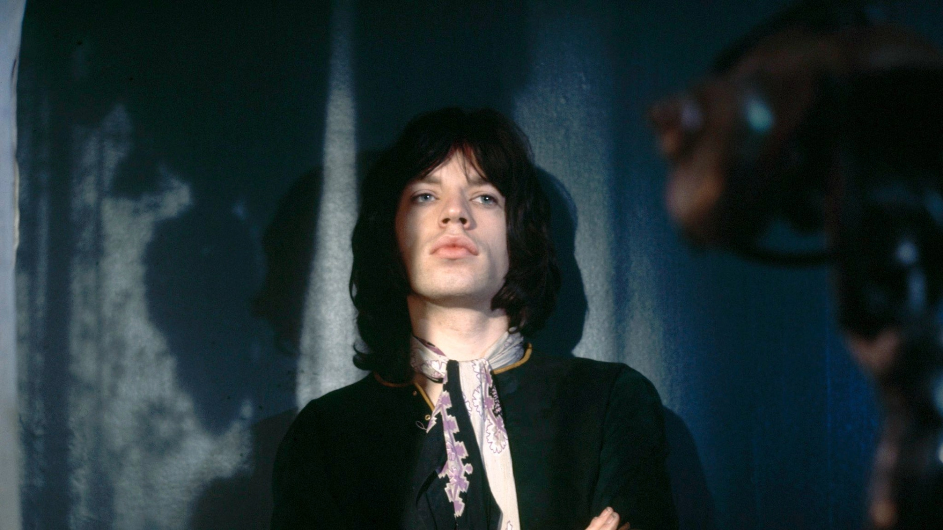 Mick Jagger durante ensaio fotográfico. O vocalista dos Rolling Stones revelou a influência de Hey Jude, dos Beatles, em um dos maiores clássicos da banda.