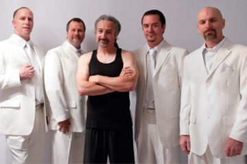 Integrantes do Faith No More durante anúncio de parceria global com a empresa brasileira 30e para futuras turnês mundiais.