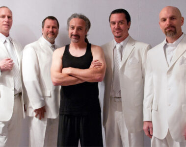 Integrantes do Faith No More durante anúncio de parceria global com a empresa brasileira 30e para futuras turnês mundiais.