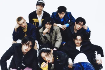 Integrantes do Stray Kids em foto promocional do grupo, headliner do Rock in Rio 2026.