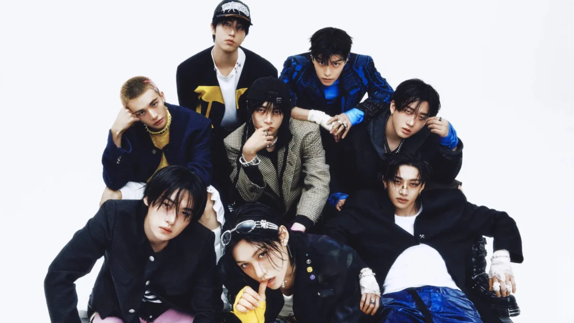 Integrantes do Stray Kids em foto promocional do grupo, headliner do Rock in Rio 2026.