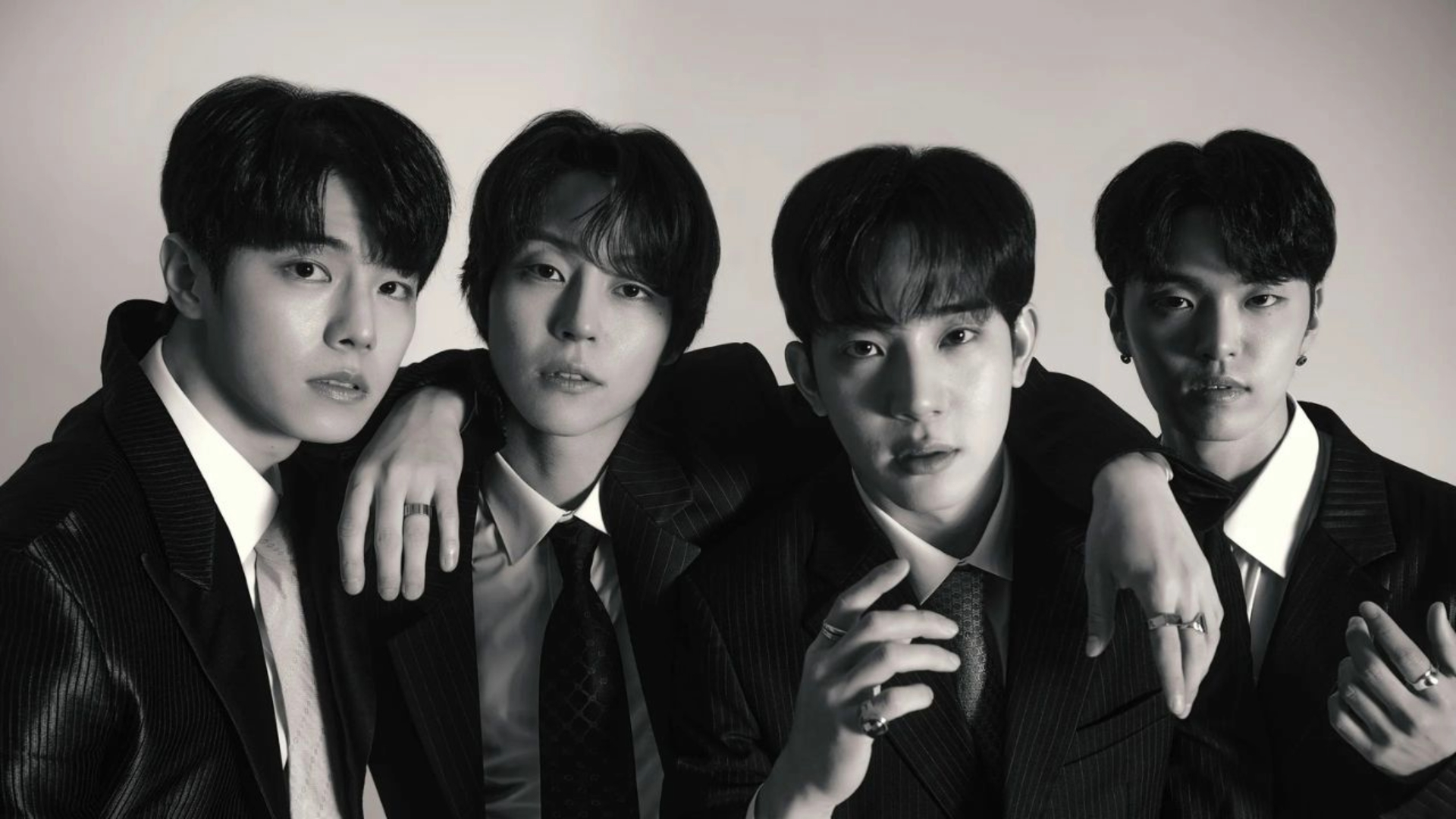 Integrantes da banda sul-coreana The Rose posam para ensaio promocional antes da turnê mundial ROSETOPIA.