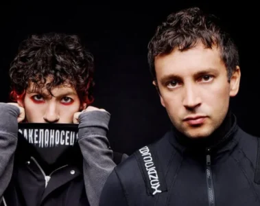 Tyler Joseph e Josh Dun, integrantes do Twenty One Pilots, durante divulgação da era Breach.