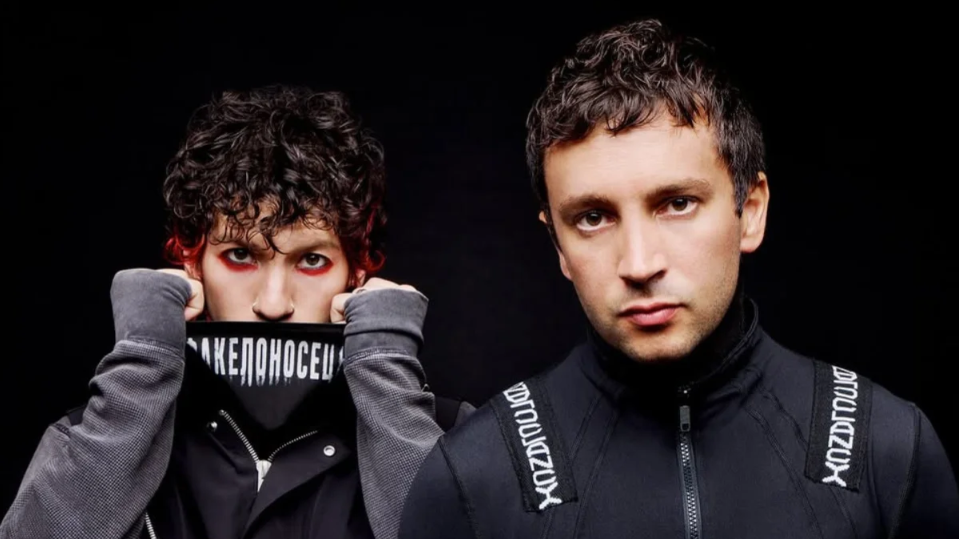 Tyler Joseph e Josh Dun, integrantes do Twenty One Pilots, durante divulgação da era Breach.