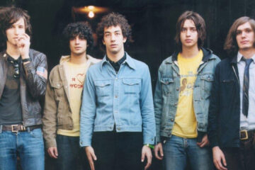 Integrantes do The Strokes durante a divulgação do álbum Is This It em 2001