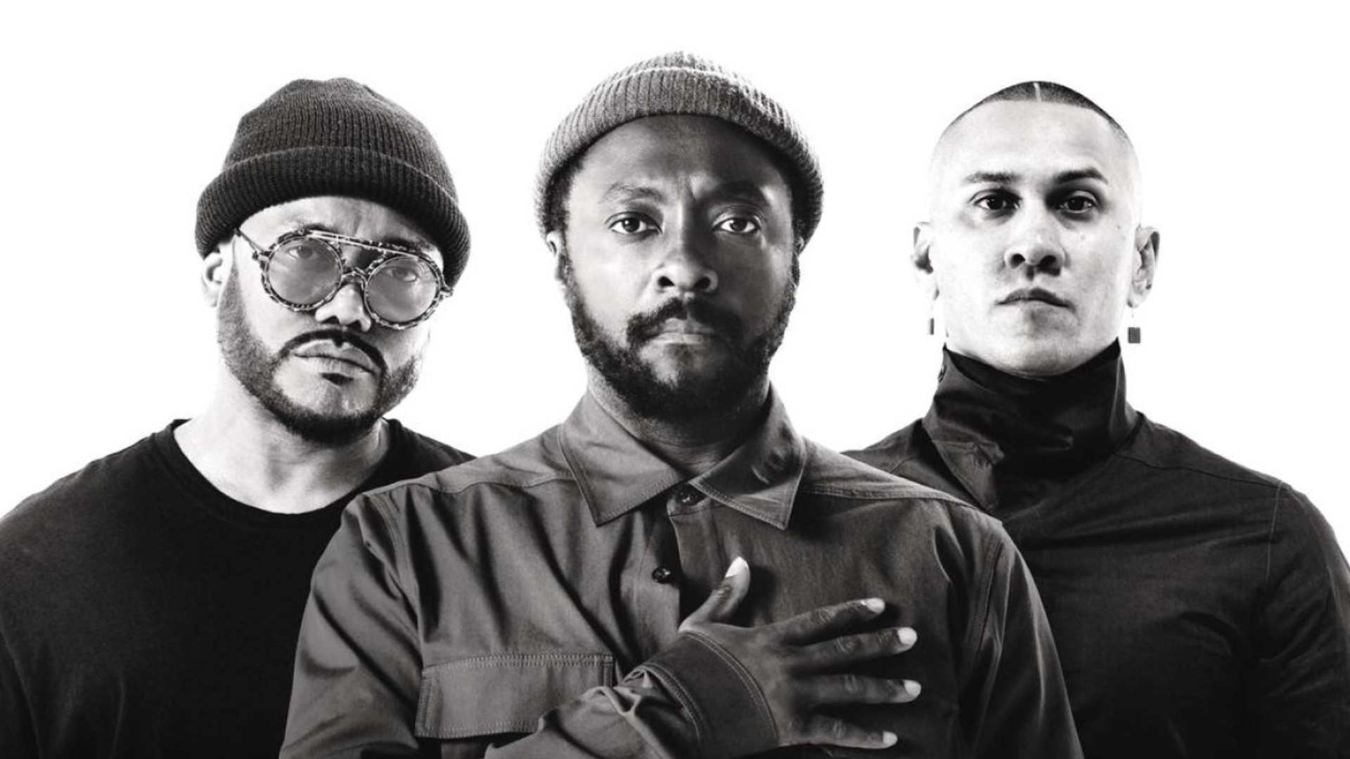 ntegrantes do Black Eyed Peas em fotografia promocional em preto e branco