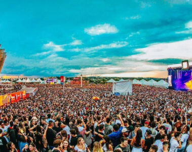 Público durante uma edição do Planeta Brasil, festival que retorna em 2027 com novo formato, nova direção e novo local.