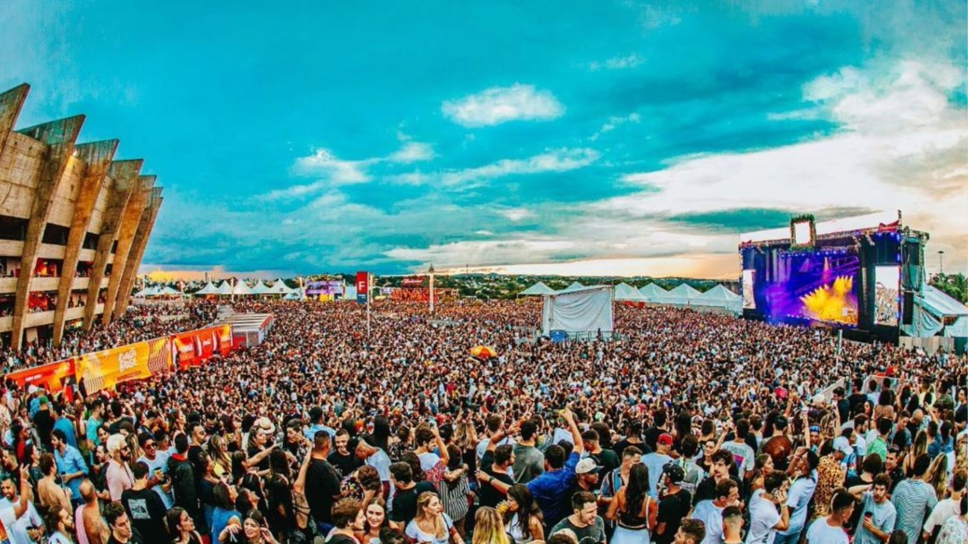 Público durante uma edição do Planeta Brasil, festival que retorna em 2027 com novo formato, nova direção e novo local.