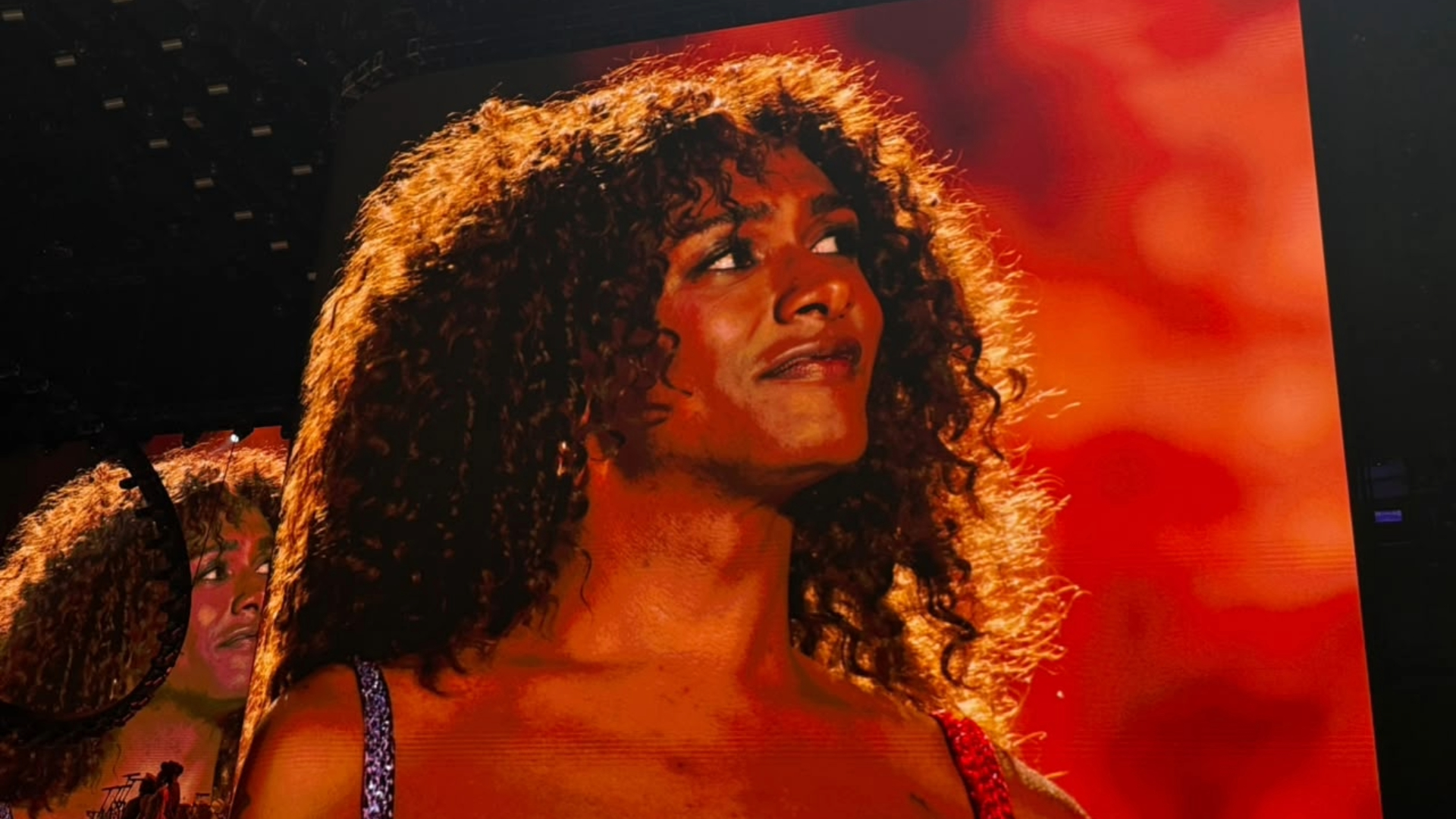 Liniker durante a estreia da turnê Bye Bye CAJU no Nubank Parque, em São Paulo.