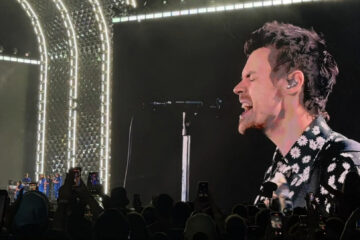 Harry Styles canta durante o primeiro show da Together Together Tour no MorumBIS, em São Paulo.