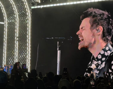 Harry Styles canta durante o primeiro show da Together Together Tour no MorumBIS, em São Paulo.