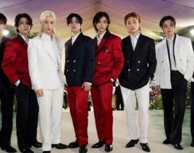 Integrantes do Stray Kids posam para foto promocional antes do show no Rock in Rio 2026.