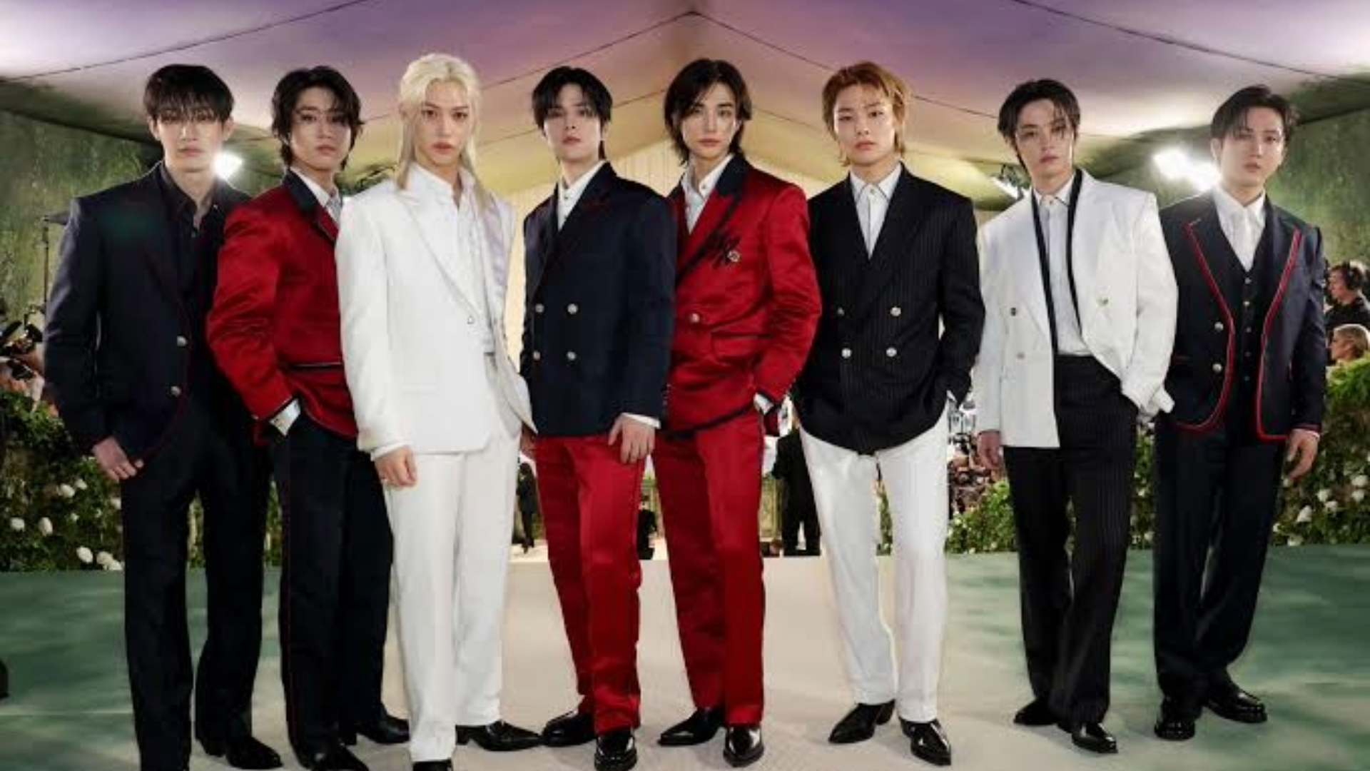 Integrantes do Stray Kids posam para foto promocional antes do show no Rock in Rio 2026.