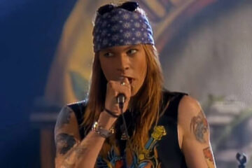 Axl Rose durante apresentação do Guns N' Roses na época de The Spaghetti Incident?, período em que gravou sua nota mais alta em estúdio.