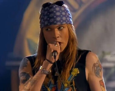 Axl Rose durante apresentação do Guns N' Roses na época de The Spaghetti Incident?, período em que gravou sua nota mais alta em estúdio.