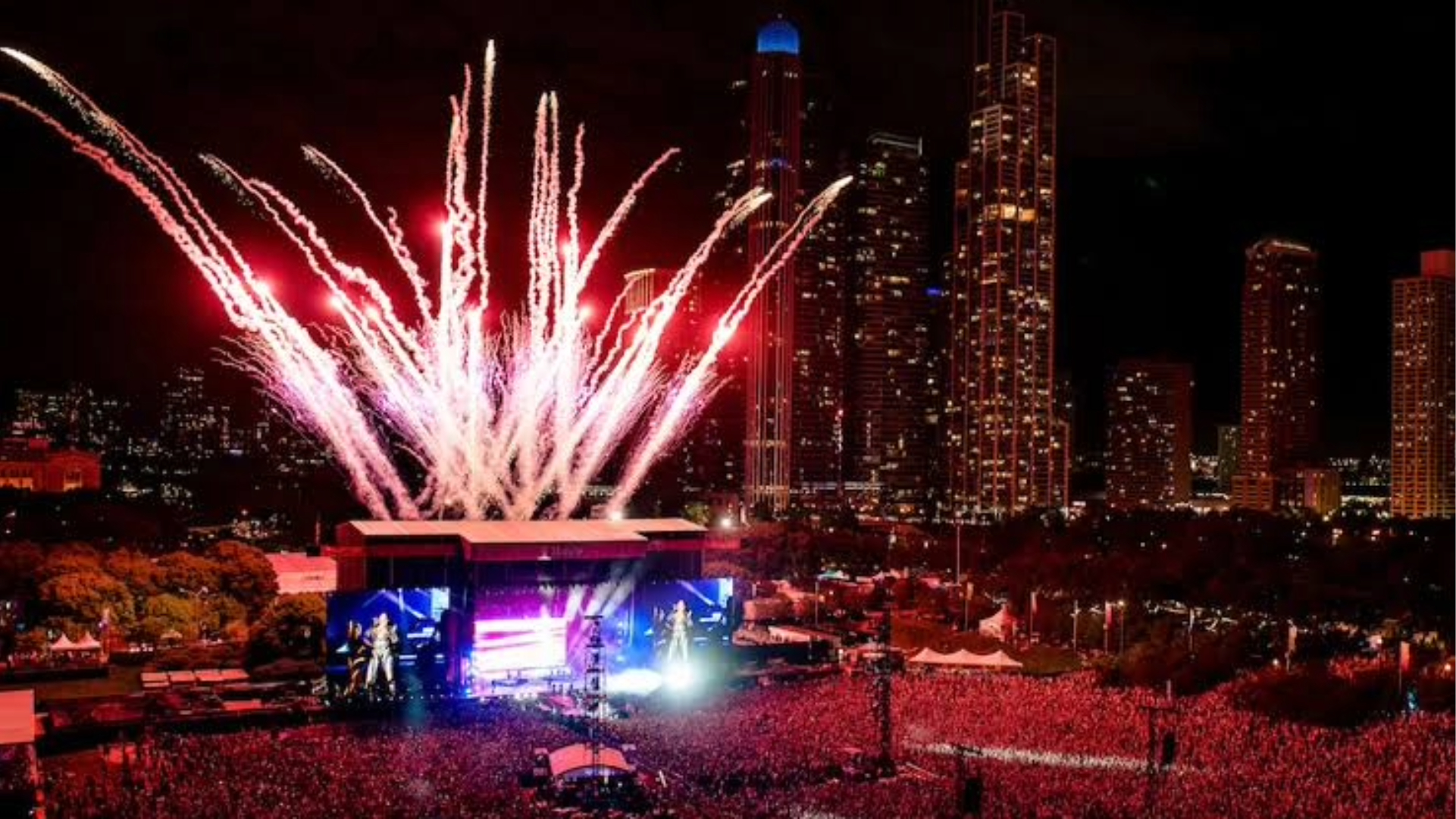 Vista aérea do Lollapalooza Chicago com palco principal e show de fogos no Grant Park