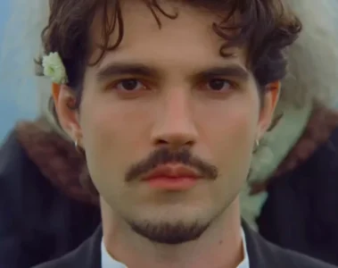 Jão em imagem de divulgação do álbum "Memórias Póstumas", seu quinto disco de estúdio anunciado para lançamento em julho.