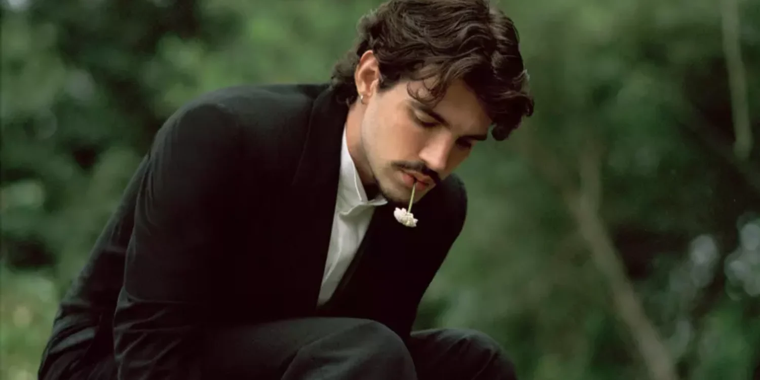 Jão em foto promocional da era Memórias Póstumas, álbum que será apresentado em show no Nubank Parque, em São Paulo.