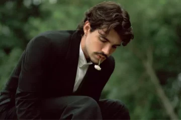 Jão em foto promocional da era Memórias Póstumas, álbum que será apresentado em show no Nubank Parque, em São Paulo.