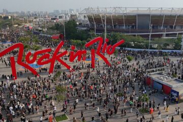 Vista aérea da entrada da Cidade do Rock durante o Rock in Rio 2026, que entra na contagem regressiva de 50 dias para o início do festival.