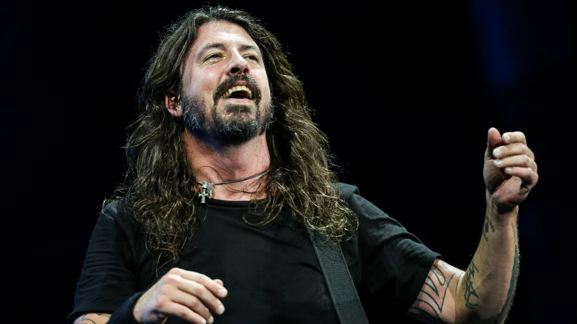 Dave Grohl durante show do Foo Fighters; banda retorna ao Rock in Rio para apresentação no Palco Mundo.