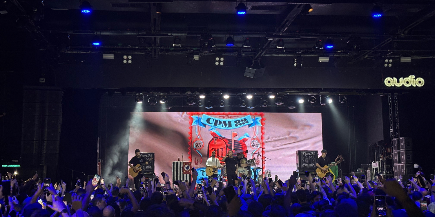 CPM22 durante show de comemoração aos 31 anos na Audio, em São Paulo