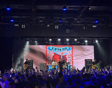 CPM22 durante show de comemoração aos 31 anos na Audio, em São Paulo