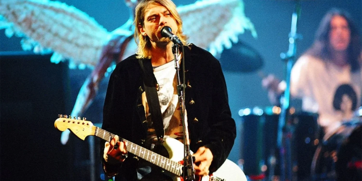 Kurt Cobain durante apresentação do Nirvana, banda responsável pelo clássico Lithium.