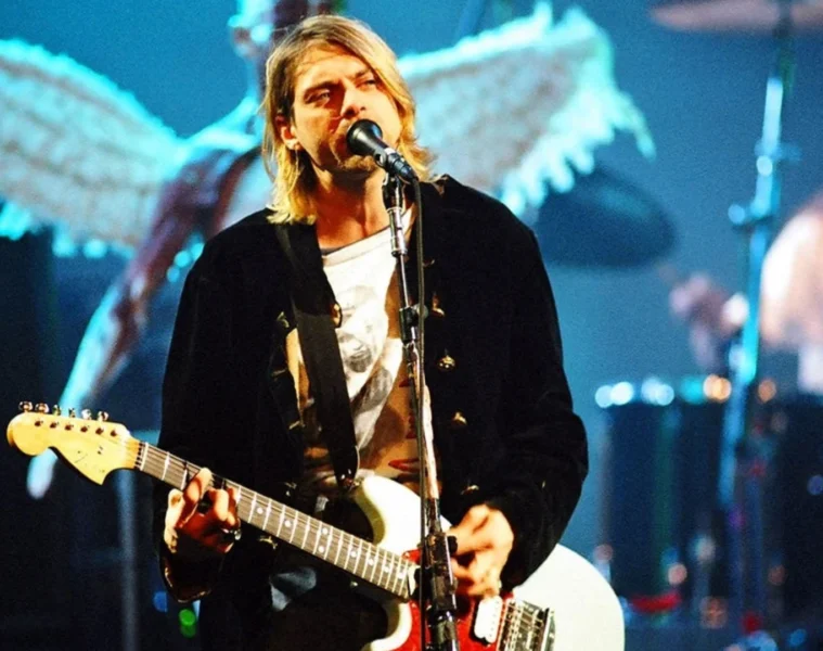 Kurt Cobain durante apresentação do Nirvana, banda responsável pelo clássico Lithium.