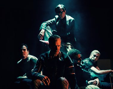 Queens of the Stone Age reunido em imagem de divulgação do álbum Perfecth