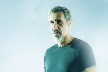 Serj Tankian, vocalista do System Of A Down, durante apresentação da banda