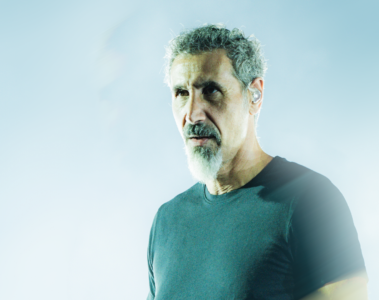 Serj Tankian, vocalista do System Of A Down, durante apresentação da banda