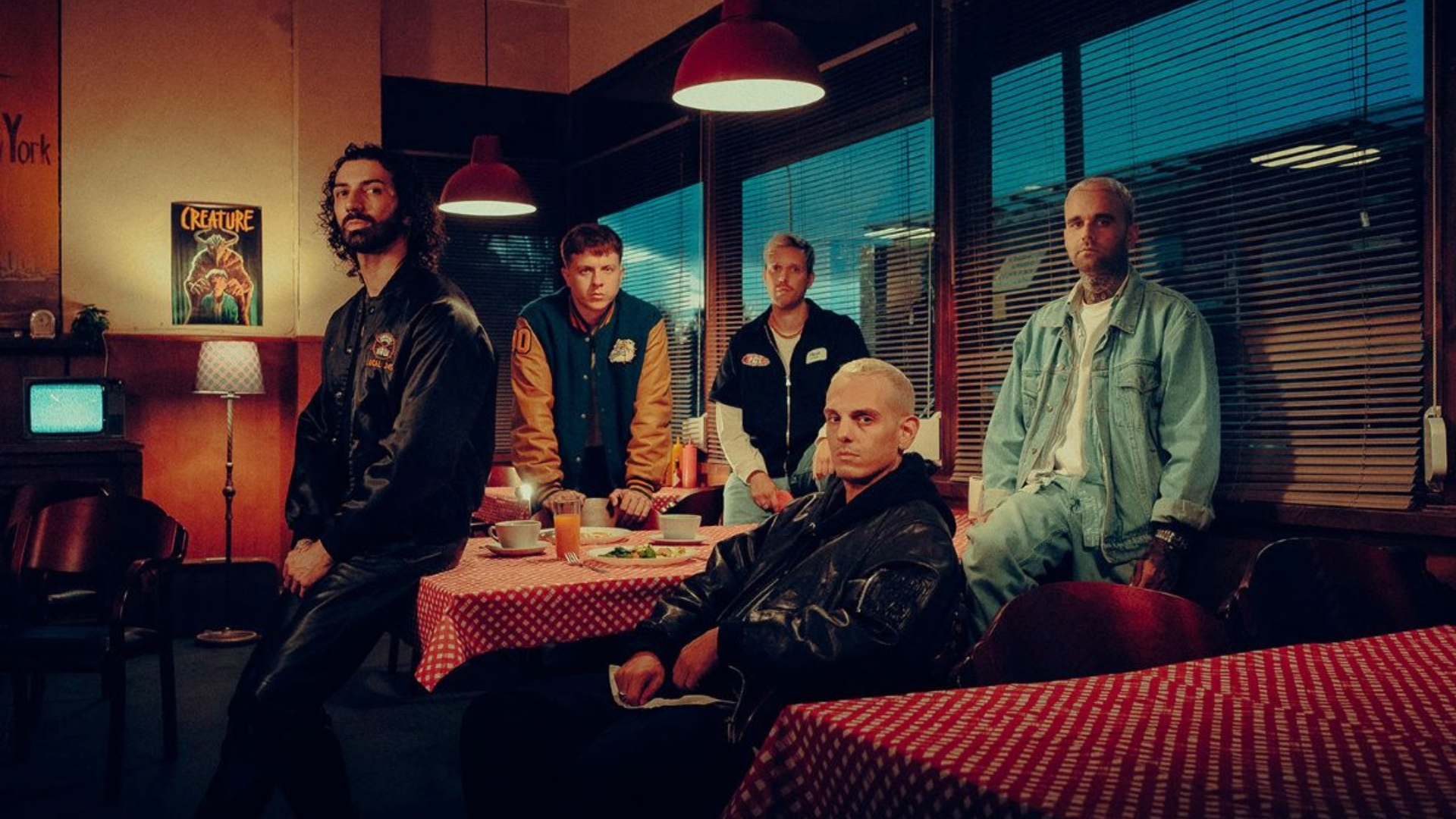 Integrantes do LANDMVRKS, banda francesa de metalcore que estreia no Brasil em 2026