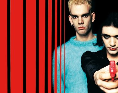 Placebo em imagem promocional da RE:CREATED Tour, que chega ao Brasil em fevereiro de 2027