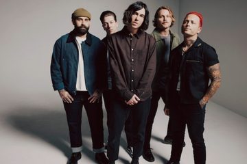 Sleeping With Sirens em foto promocional durante nova fase da banda em 2026