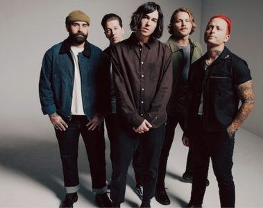 Sleeping With Sirens em foto promocional durante nova fase da banda em 2026