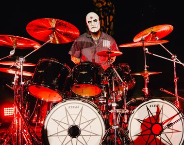 Eloy Casagrande, baterista do Slipknot, durante ação de anúncio da banda no The Town 2027