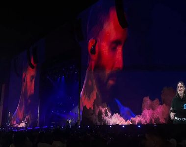 Adam Levine aparece nos telões durante show do Maroon 5 no Rock in Rio 2026