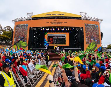 Público acompanha programação da F1 Fanzone em Interlagos durante o GP São Paulo de Fórmula 1