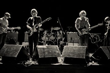 Chapterhouse se apresenta ao vivo; banda faz show único em São Paulo em setembro de 2026