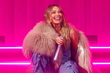 Hilary Duff durante show de estreia da turnê The Lucky Me em Londres