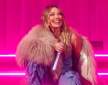 Hilary Duff durante show de estreia da turnê The Lucky Me em Londres