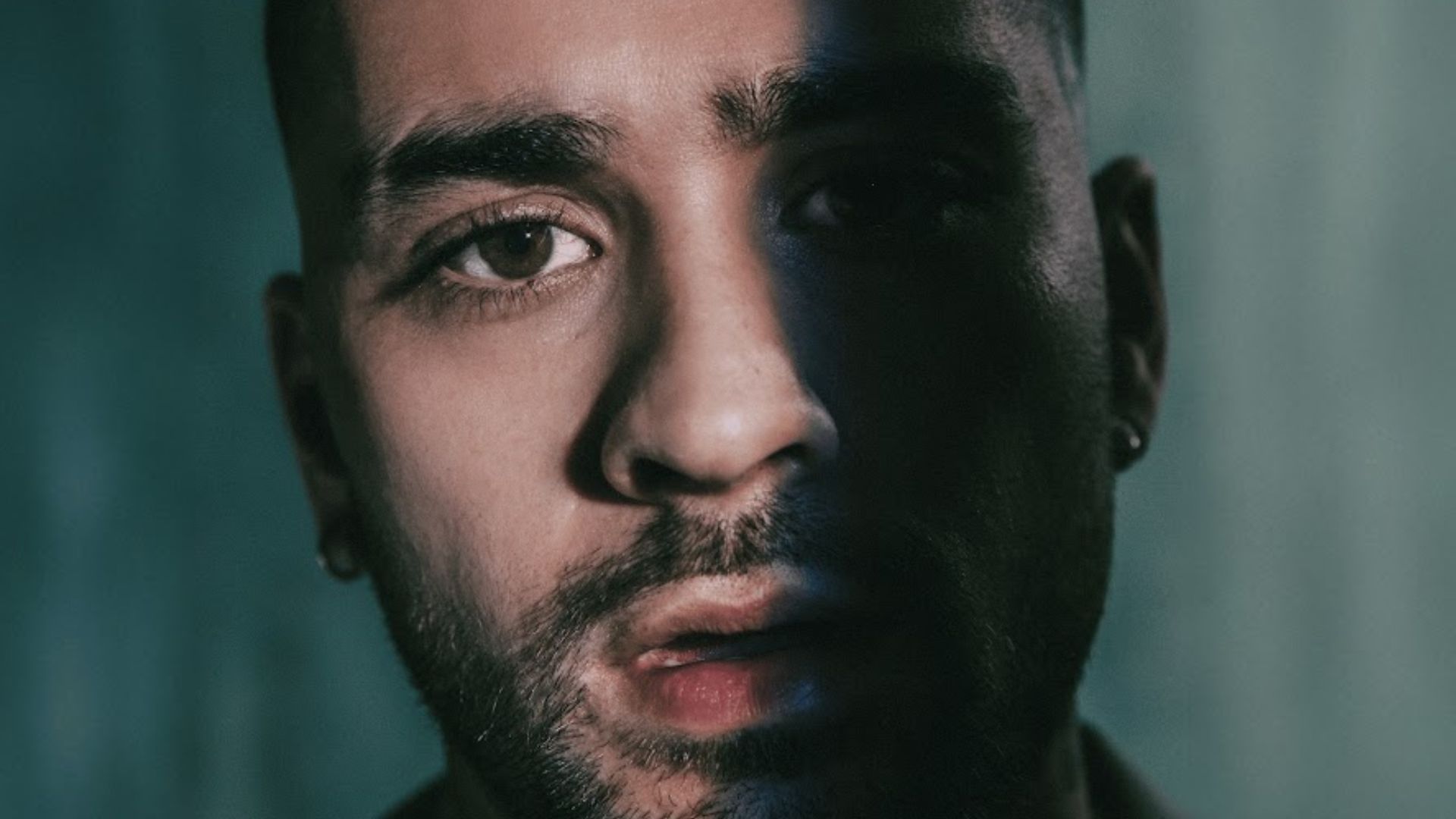 Da estreia solo à fase experimental de KONNAKOL, ZAYN construiu uma carreira marcada por amadurecimento e liberdade artística, que agora ganha os palcos em sua primeira turnê global.