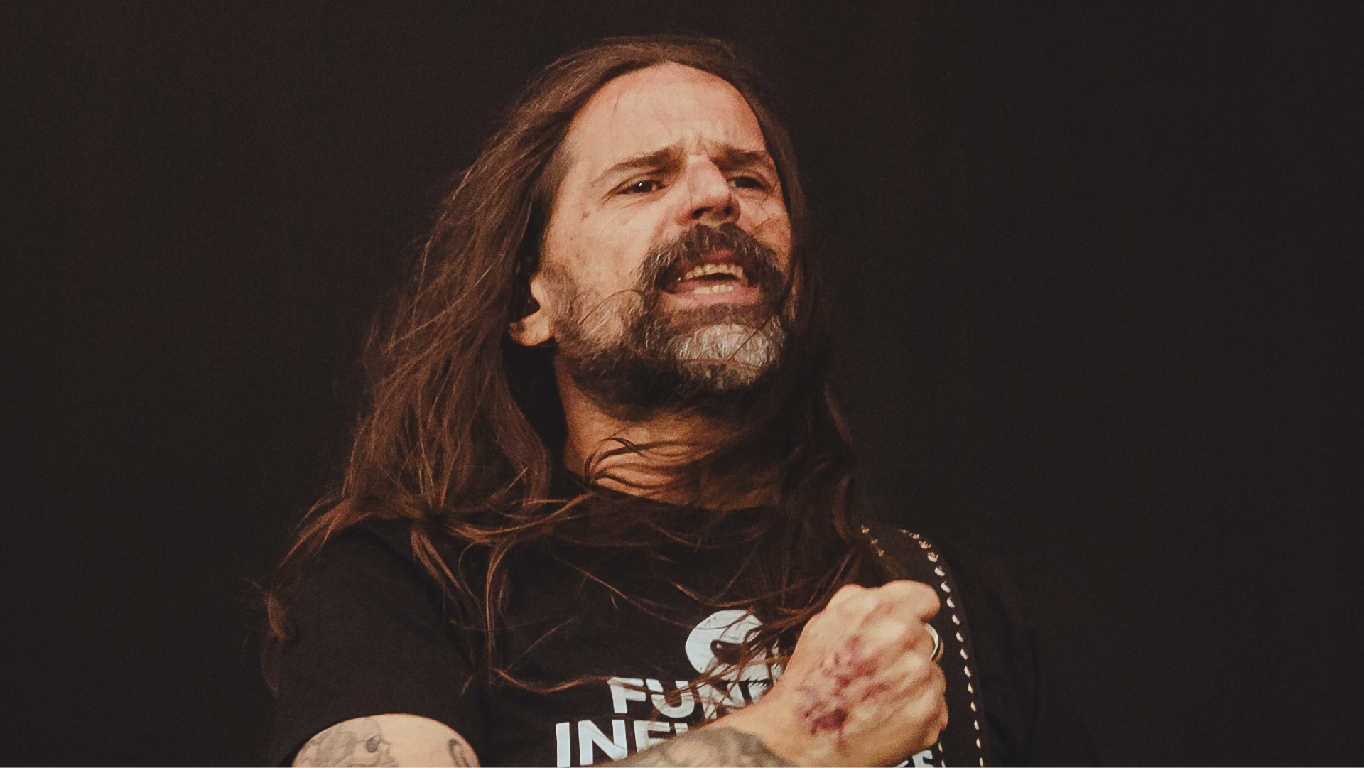 Andreas Kisser, guitarrista do Sepultura, durante apresentação ao vivo