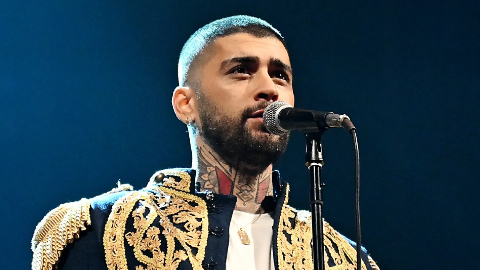 ZAYN cantando ao vivo antes de seu primeiro show solo no Brasil
